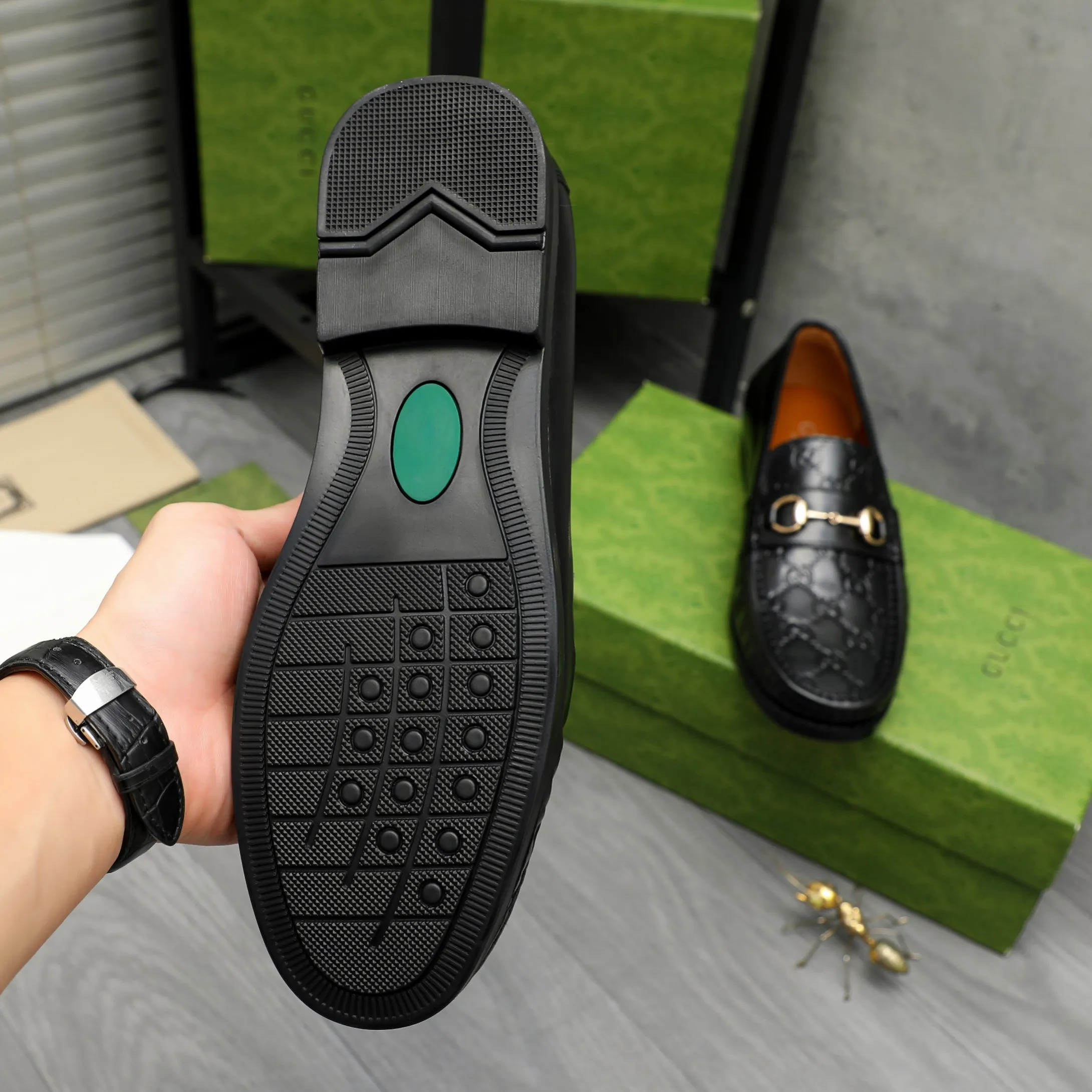 Men's shoes💰400 Product trademark: LV "Louis Vuitton" casual slip-on shoes Regular size: 38-45 (45 is custom-made and non-returnable) Product materials: Selected embossed cowhide upper, cowhide lining, rubber outsole